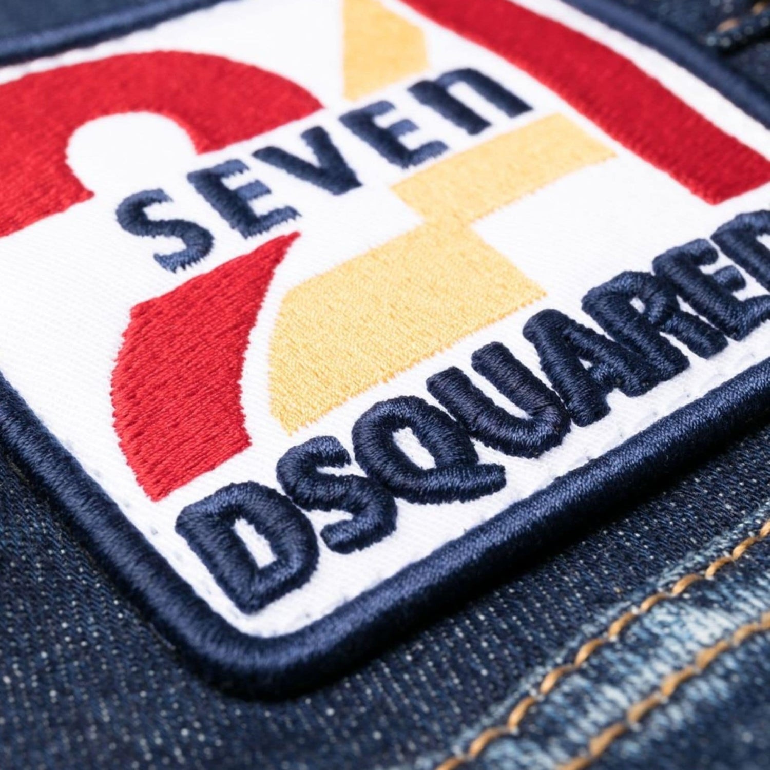 Джинсы женские DSQUARED2